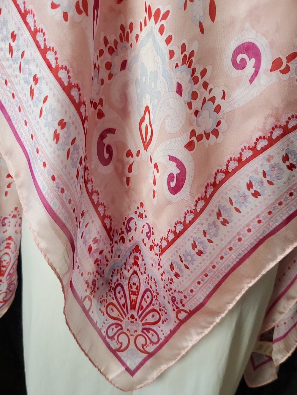Women's Silky Satin Scarf Wrap Shawl PINK MEDALLION Max Studio Large Square 41" - Picture 3 of 5